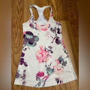 Lululemon tank!